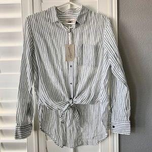 Universal Thread front tie shirt